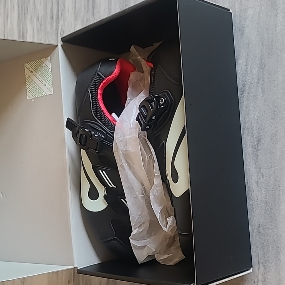 NEW Peloton Cycle Shoes